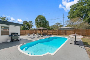 Heated Pool Home * King Bed